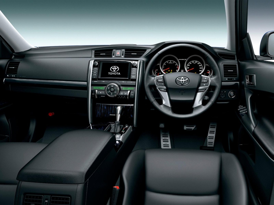 Comparison - Toyota Mark X Zio 3.5 2012 - vs - Toyota Harrier 2015 4WD ...